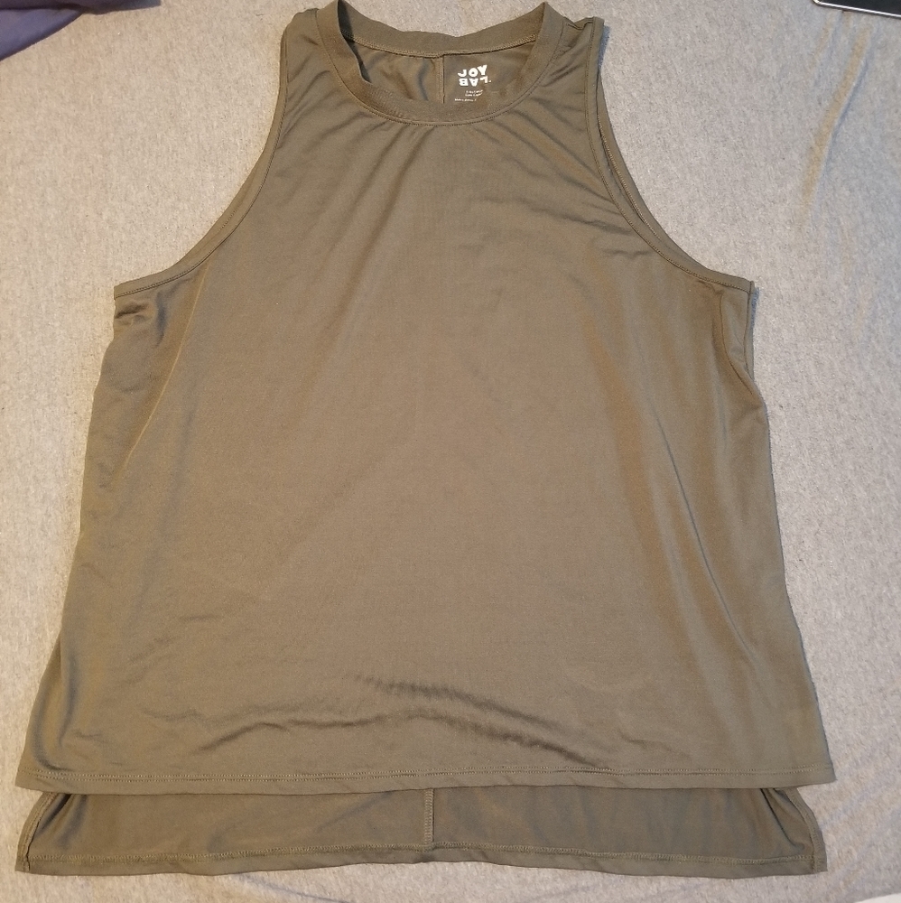 Olive green gym tank! 🏋️‍♀️🏋️‍♂️